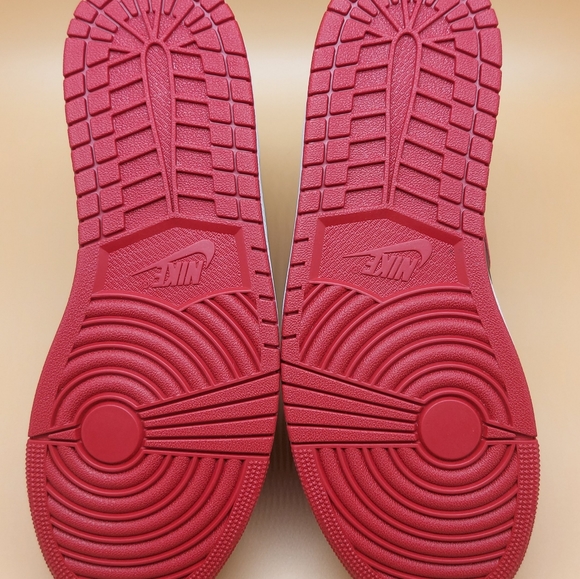 Jordan 1 Mid Banned - Picture 6 of 6